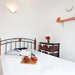 Andrea, A Terrace By The Sea Appartement