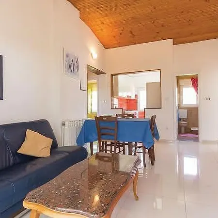 Appartement Andrea, A Terrace By The Sea Banjole